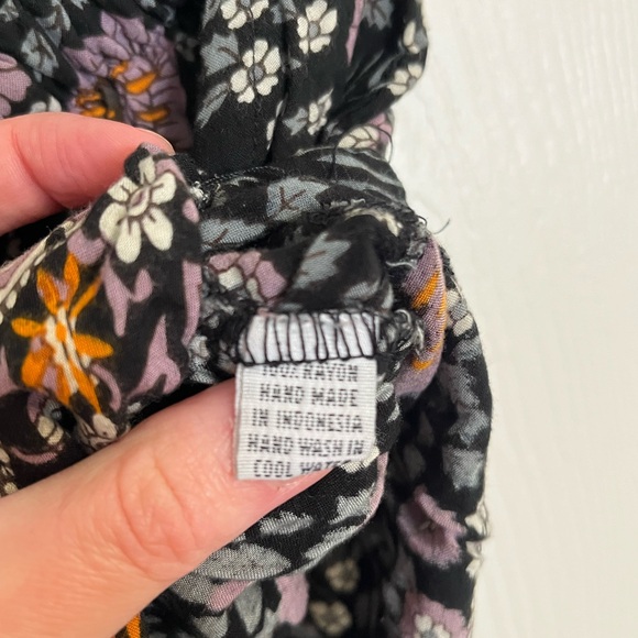 Anthropologie stretch waist floral printed shorts - Picture 4 of 4